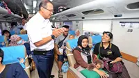 Cerita Wisatawan Asing Gunakan Transportasi Kereta Keliling Indonesia