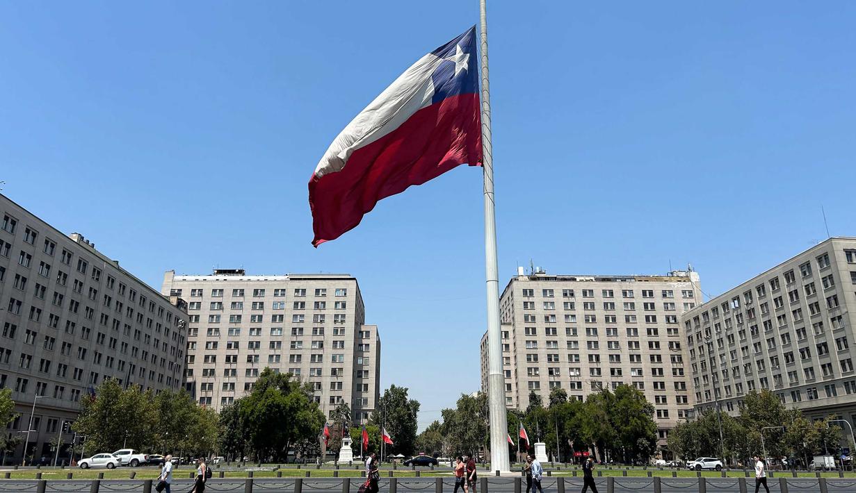 Sebastian Pinera meninggal dunia pada Selasa 6 Februari 2024 dalam sebuah kecelakaan helikopter di Lago Ranco. (RODRIGO ARANGUA/AFP)