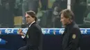 Pelatih Italia, Roberto Mancini meninggalkan lapangan usai bertanding melawan Makedonia Utara pada pertandingan play-off kualifikasi Piala Dunia di stadion Renzo Barbera, di Palermo, Italia, Jumat (24/3/2022). Italia kalah dari Makedonia Utara 0-1. (AP Photo/Antonio Calanni)