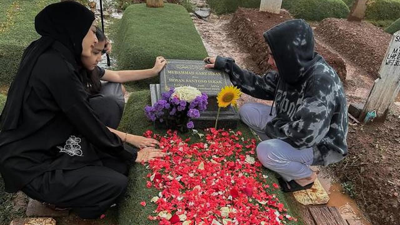 10 Potret Artis Ziarah Makam Jelang Ramadhan 2026, Raffi Ahmad hingga Indro Warkop