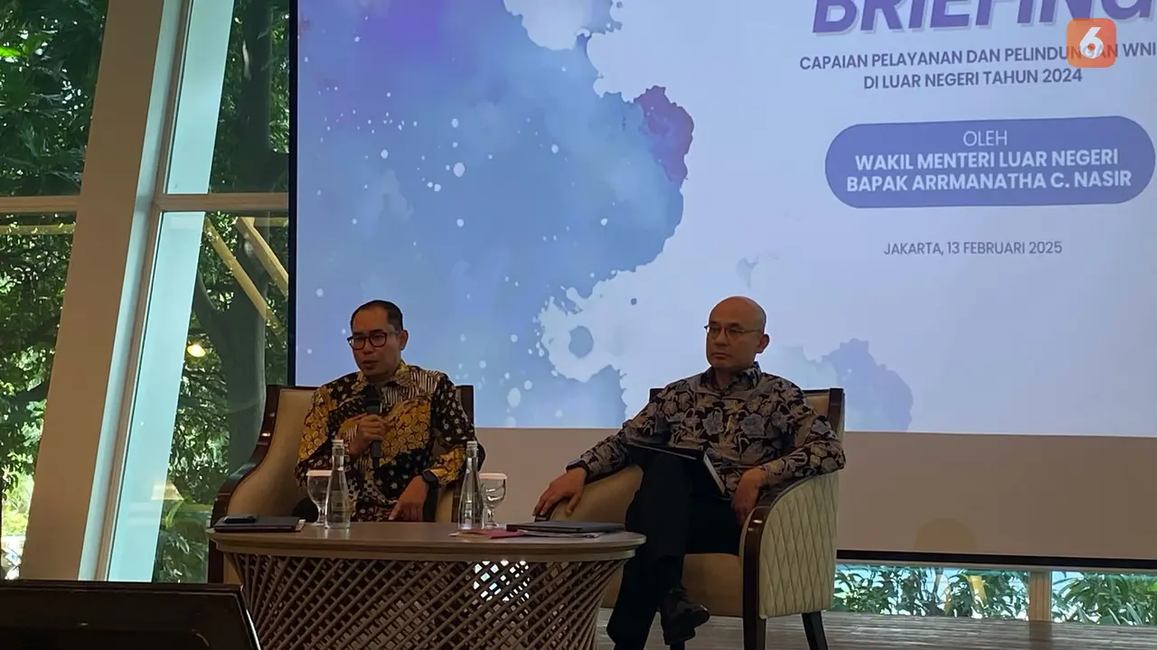 Wakil Menteri Luar Negeri RI Arrmanatha Nasir mengimbau agar warga negara Indonesia (WNI) di Amerika Serikat (AS) untuk selalu membwa kartu identitas kemana pun mereka pergi (Liputan6.com/Teddy Tri Setio Berty).