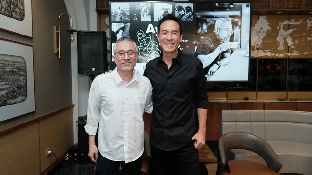 Daniel Mananta dan Lukman Sardi ketika memperkenalkan program Ayah Bagaimana Bila Aku di Jakarta, Desember 2022. (Foto: Dok. Oxygen Management)