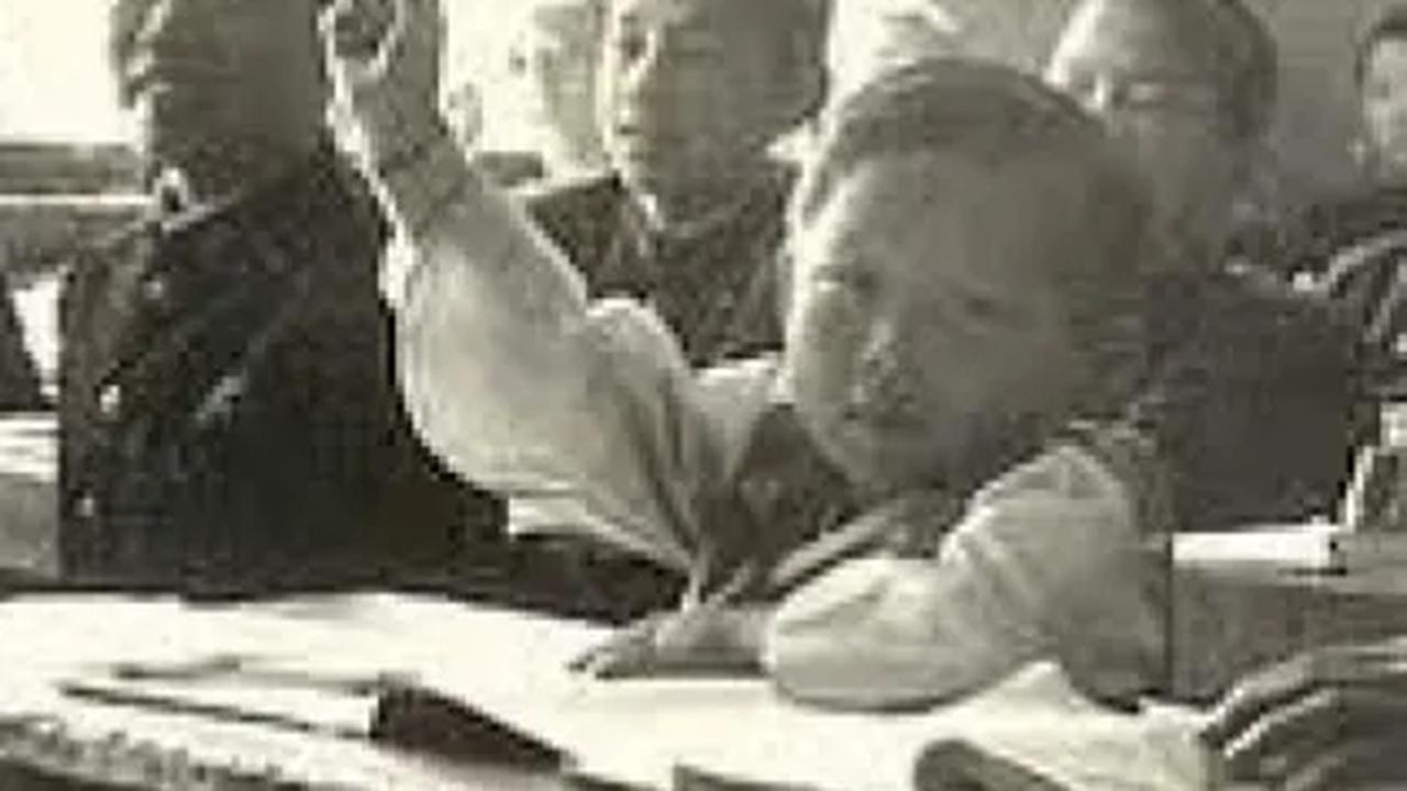 Kemudian ketia dia berusia 4 Tahun, ayahnya Professor Kim Soo-Sun mengakui bahwa Kim Ung-Yong telah menghapal sekitar 2000 kata baik dalam bahasa Inggris maupun dalam bahasa Jerman.