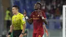 Tammy Abraham. Striker berusia 24 tahun ini baru awal musim 2021/2022 ini menjadi bagian AS Roma setelah dilepas Chelsea. Sebelumnya ia sempat dipinjamkan ke beberapa klub di Liga Inggris. Bersama Giallorossi telah bermain dalam 10 laga dengan raihan 4 gol dan 3 assist. (AP/Gregorio Borgia)