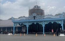 Raja ‘Kembar’ Keraton Solo Tak Lagi Salat Jumat Bersama di Masjid Agung