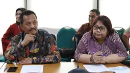 Direktur Gas dan EBT Pertamina Yenni Andayani bersama Direktur Utama PGN Jobi Triananda Hasjim seusai penandatanganan kerjasama Pembangunan dan Pengoperasian bersama Pipa Transmisi Gas Duri-Dumai di Jakarta, Jumat (9/6). (Liputan6.com/Angga Yuniar)