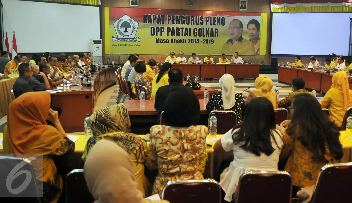 Suasana rapat pengurus pleno di gedung DPP Partai Golkar, Jakarta, Kamis (7/4/2016). Golkar akan menggelar Munas di Bali pada 7 Mei 2016 untuk memilih Ketua Umum Partai. (Liputan6.com/Johan Tallo)