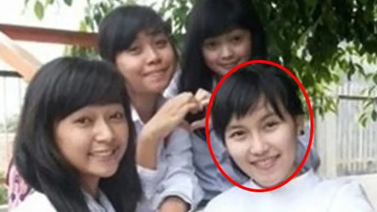 Potret jadul Ayu Ting Ting bersama geng semasa SMA (Sumber: Instagram/@haja1069)