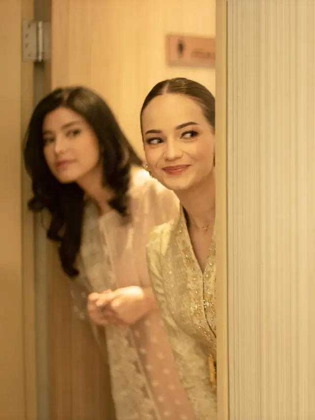 Medina Dina dan Enzy Storia