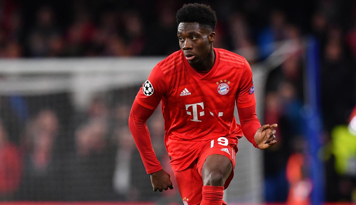 1. Alphonso Davies (Bayern Munchen). Pemain berusia 19 tahun ini tampil cemerlang bersama Bayern Munchen pada musim 2019/2020. Berkat penampilan apiknya, tidak heran bila Davies menjadi kandidat peraih Golden Boy 2020. (AFP/Ben Stansall)