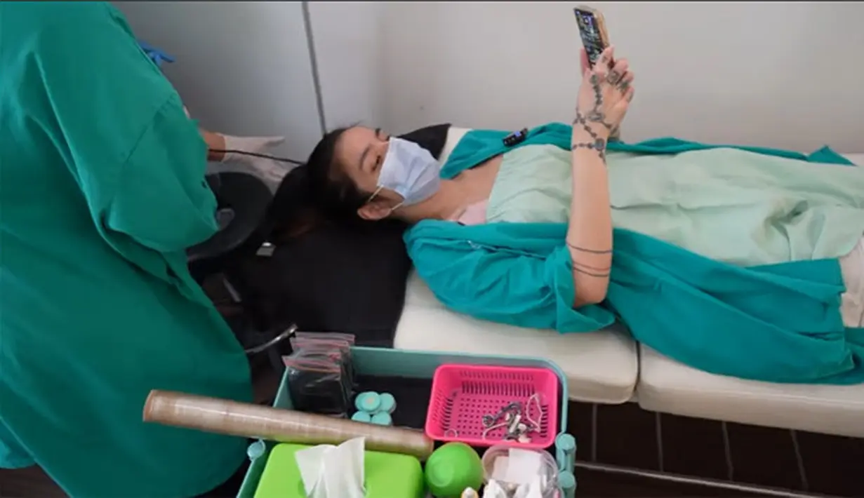 Sheila Marcia (Youtube/Sheila Marcia & AwesomeFam)