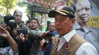 Kepala BNPB Letjen TNI Doni Monardo usai bersilaturahmi dengan keluarga Sutopo di Boyolali, Kamis (11/7).(Liputan6.com/Fajar Abrori)