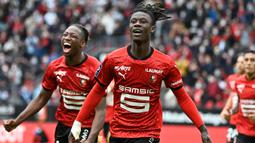 Eduardo Camavinga tercatat memiliki nilai banderol sebesar 55 juta Euro. Pemain Renners tersebut tercatat telah mencetak satu gol dan tiga assist di 39 penampilannya di semua kompetisi musim 2020/2021. (Foto: AFP/Damien Meyer)