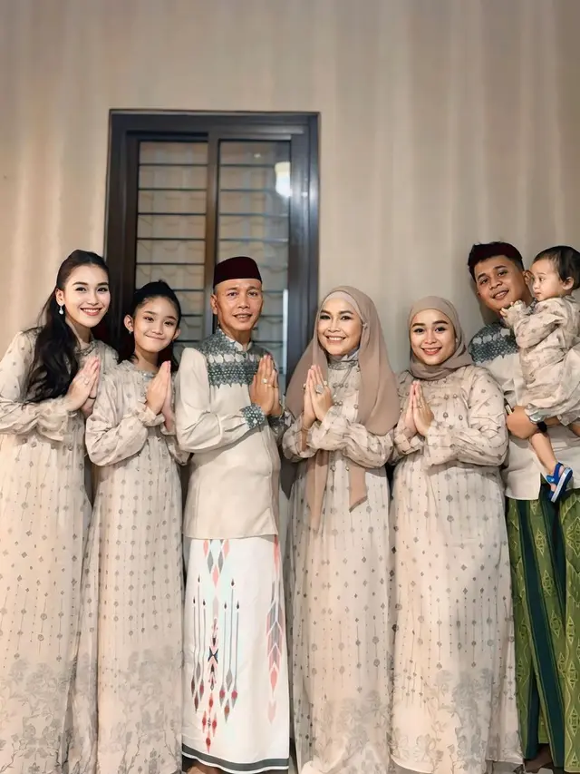 Ayu Ting Ting rayakan Lebaran bersama keluarga. [Foto: Instgram/ayutingting92]