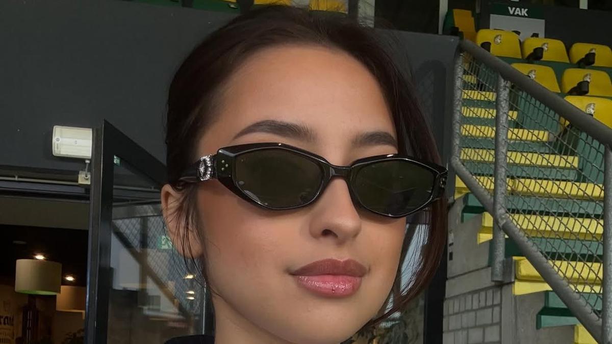 Gaya Slay Jennifer Coppen Support Justin Hubner Bertanding di Belanda dengan Kacamata Rp6 Jutaan