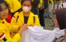 Viral Hijan Polwan Kawal Aksi di Depan Mabes Polri Dicoret Pendemo, Polda Metro Bereaksi