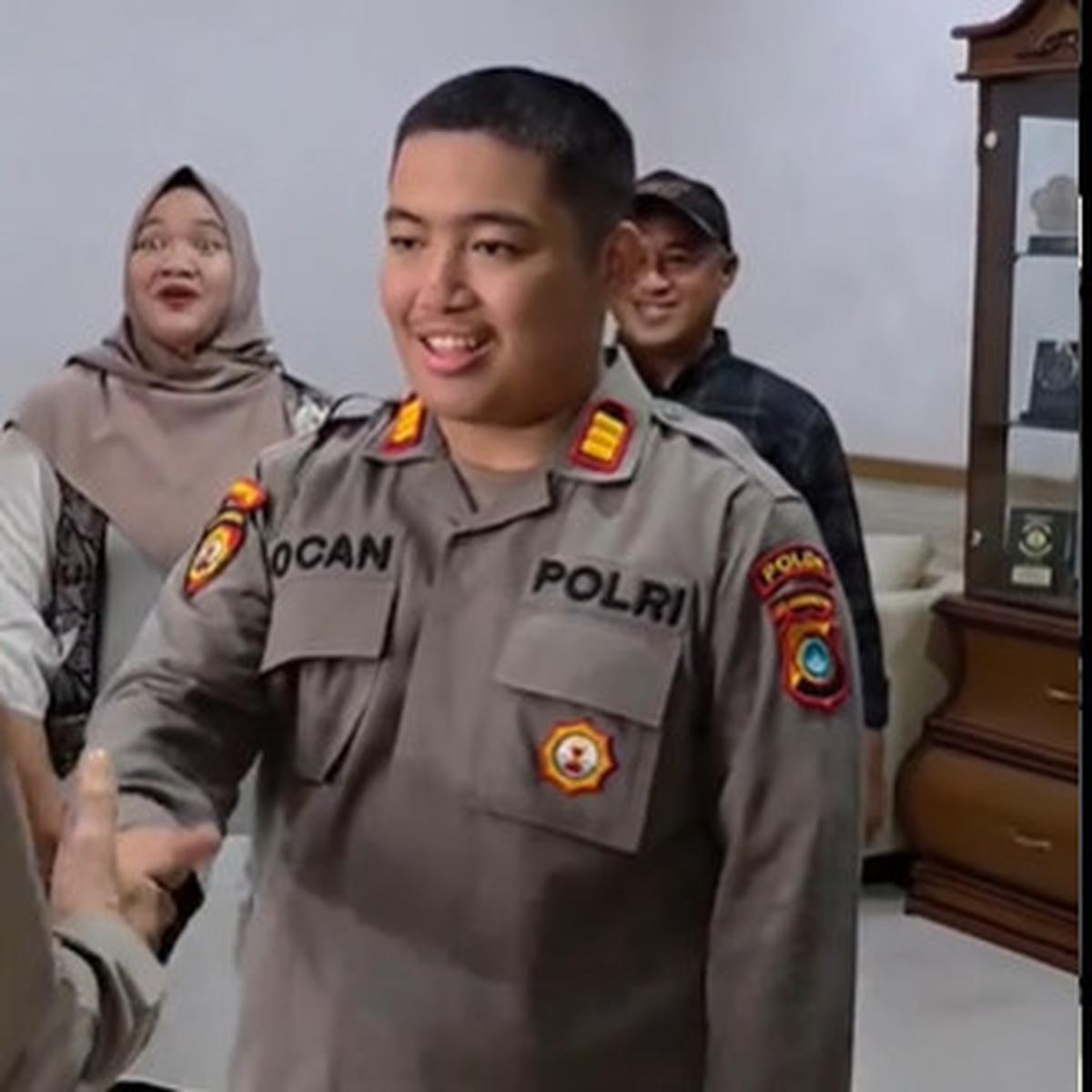 Keren Ocan Anak Disabilitas Berpakaian Polisi Pangkat AKP Diajak Jalan-jalan oleh Jenderal Polisi di Polda