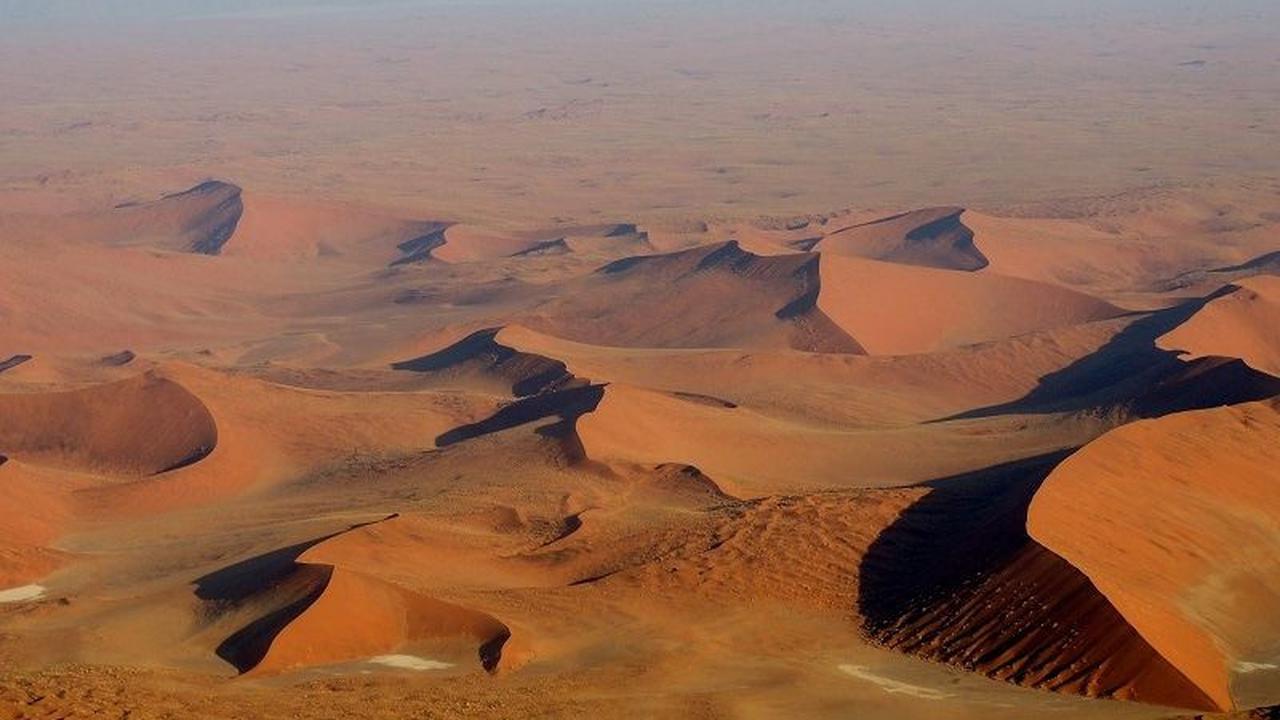 1. Gurun Namib <br>