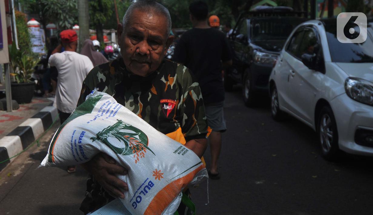 Direktur Utama Perum Bulog, Bayu Krisnamurthi, mengatakan bantuan pangan penting untuk menekan inflasi pangan yang saat ini sudah relatif baik di level 0,25 persen. (merdeka.com/Imam Buhori)