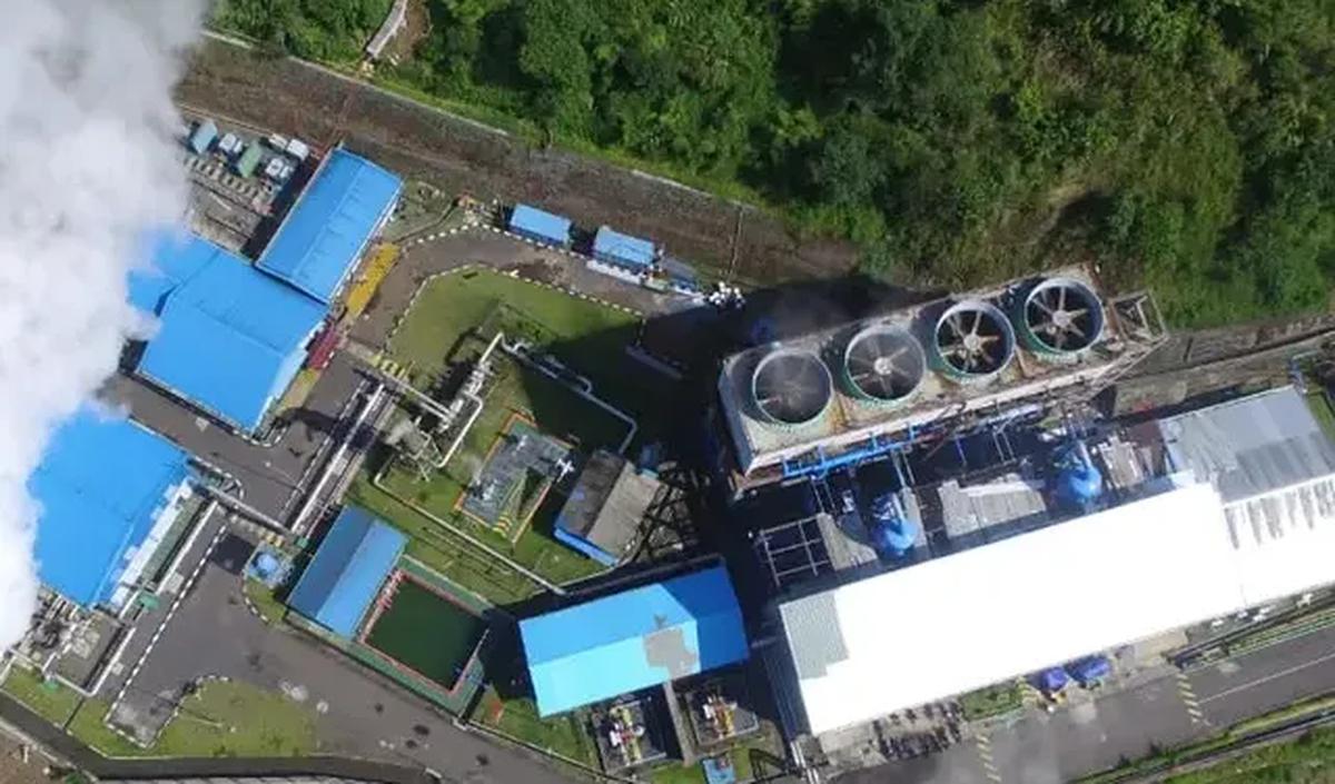 "Dengan bantuan keahlian dan investasi Inggris, Indonesia tengah mempercepat transisinya dari batu bara ke listrik bersih, serta bekerja keras dalam mencapai net zero pada tahun 2060 atau lebih cepat," kata Stuart mengakhiri.