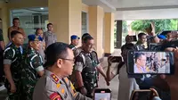Petinggi Polri dan TNI menggelar pertemuan di Mapolda Lampung untuk membahas perkembangan kasus dua oknum TNI aktif menembak mati 3 polisi saat grebek sabung ayam. Foto : (Liputan6.com/Ardi).