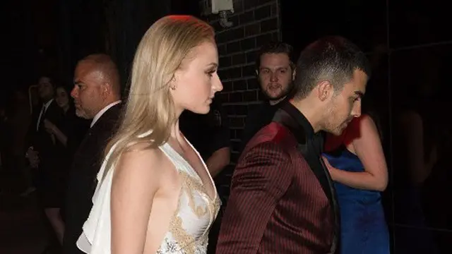 [Bintang] Joe Jonas dan  Sophie Turner