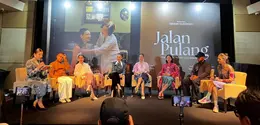 Film pendek Jalan Pulang resmi diluncurkan oleh Bakti Budaya Djarum Foundation sebagai bagian dari peringatan Hari Kebaya Nasional di Cinema XXI Plaza Indonesia, 22 Juli 2026. (Liputan6.com/Alfareza Ramadhani)