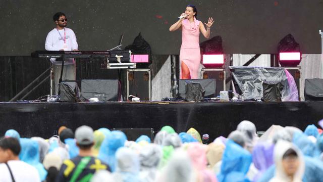 Tampil Menawan dan Penuh Energi, Christie Buka KLBB 2026 dengan Meriah