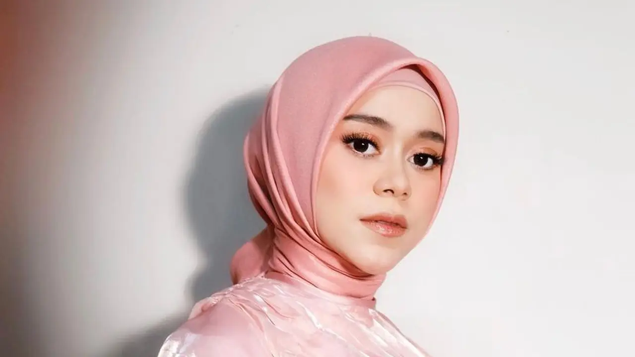 Tampilan Elegan Lesti Kejora di Kiss Award 2022, Harga Outfitnya Diluar Dugaan