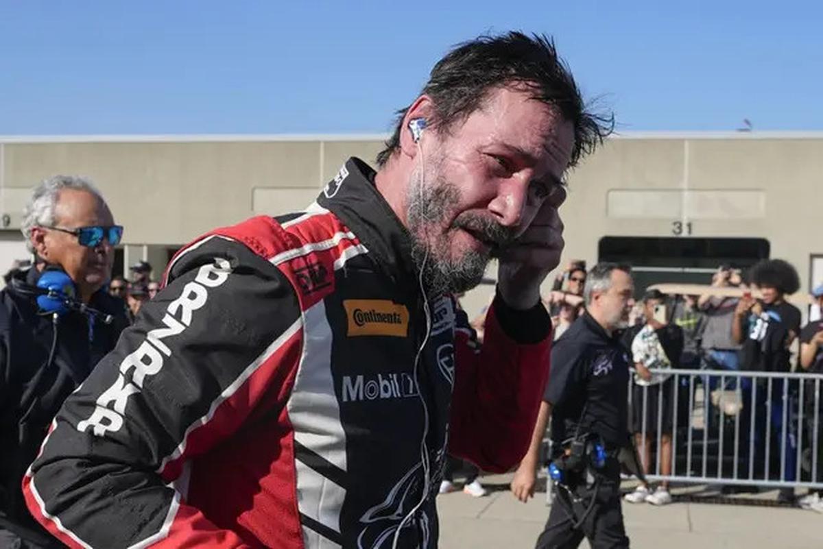 Keanu Reeves Lebarkan Sayap Jadi Pembalap Mobil Profesional di Balapan Toyota GR Cup