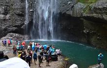 Saat difoto, di air terjun ini ada penampakan Patih Gajah Mada