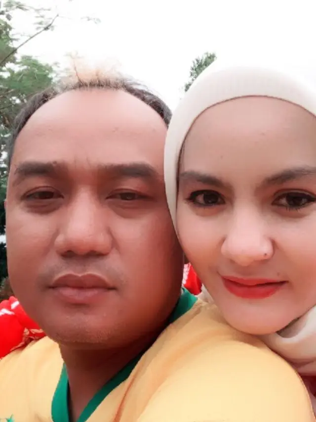 Jarang Terekspos, Ini 6 Momen Kebersamaan Azis Gagap dan Istri Kedua