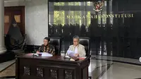 Hakim Konstitusi Anwar Usman saat jumpa pers di Gedung MK, Jakarta, Rabu (8/11/2023). (Muhammad Radityo Priyasmoro).