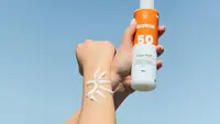SPF 30 atau SPF 50? Pahami Perbedaan dan Rekomendasi Ahli untuk Perlindungan Kulit Optimal