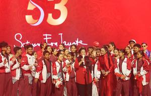 Ketua Umum PDIP Megawati Soekarnoputri memberikan kado istimewa dalam peringatan Hari Ulang Tahun (HUT) ke-53 PDIP, sekaligus membuka Rapat Kerja Nasional (Rakernas) I di Beach City International Stadium (BCIS), Ancol, Jakarta, pada Sabtu 10 Januari 2026. (Foto: Tim Media PDIP)