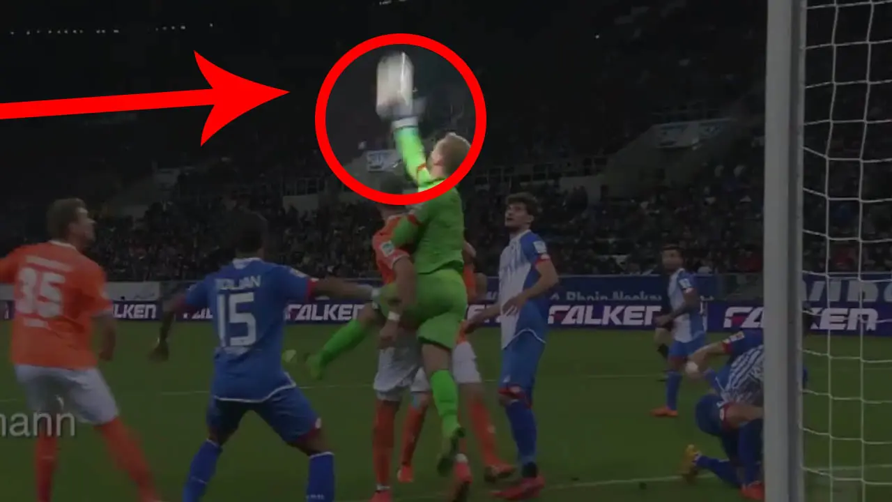 Tinjuan Kiper Hoffenheim Membuat Lawan Mencetak Gol Unik