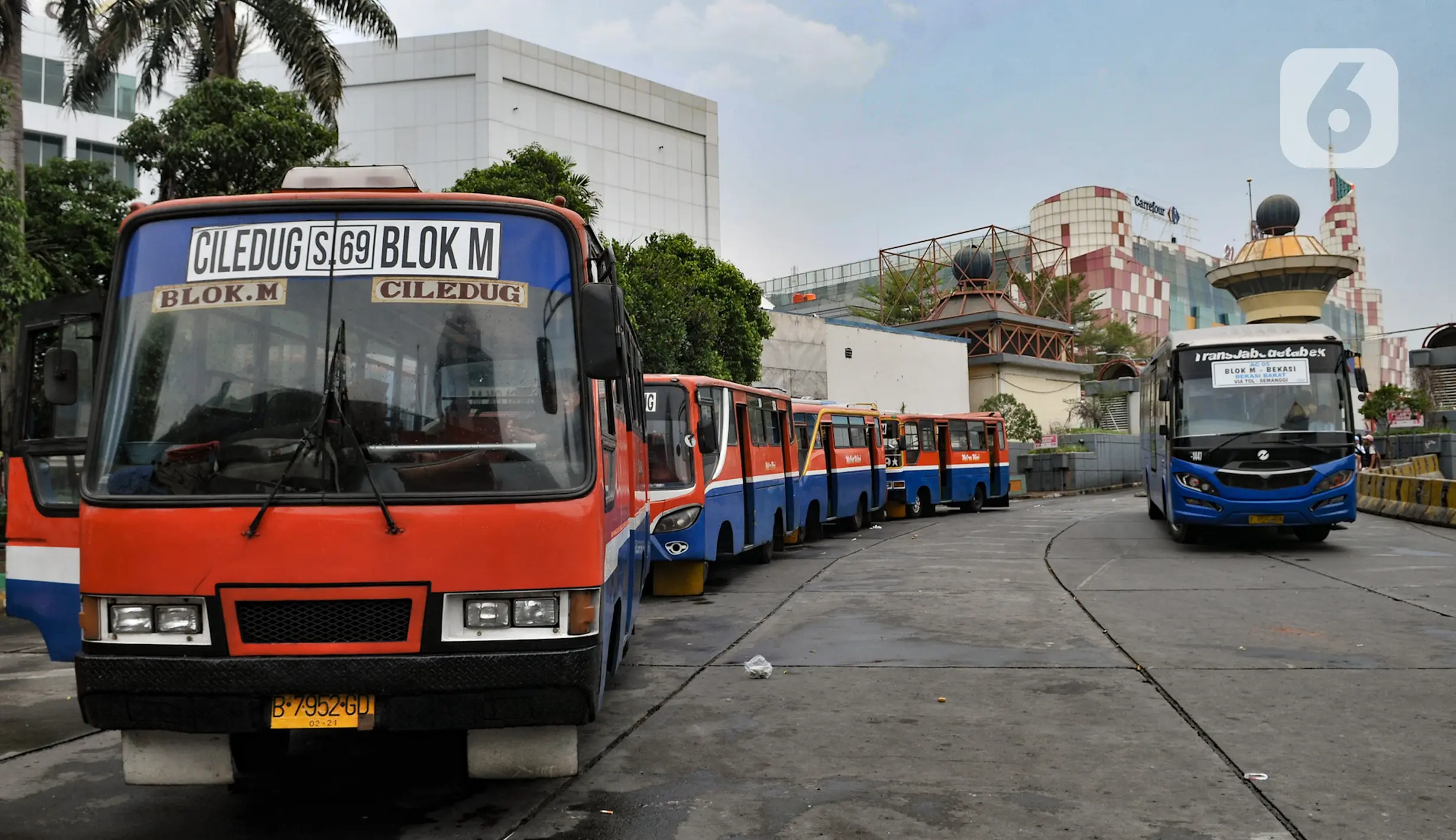 FOTO [CERITA] Senjakala Riwayat Metromini Foto