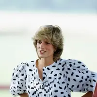 Sebagai bangsawan modern paling terkenal, apapun yang dipakai Putri Diana selalu menjadi buah bibir, bahkan hingga bertahun-tahun setelah kematiannya. Tak heran, sejumlah barang yang pernah dimilikinya diperebutkan dan diperjualbelikan dengan harga selangit. (Instagram/theroyalsofbritain).