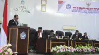 Walikota Bitung Maxmiliaan J Lomban SE. M,Si menghadiri rapat paripurna DPRD kota Bitung dalam rangka pengucapan sumpah dan janji anggota DPRD kota Bitung bertempat di ruang sidang DPRD kota Bitung. Senin, (12/8).