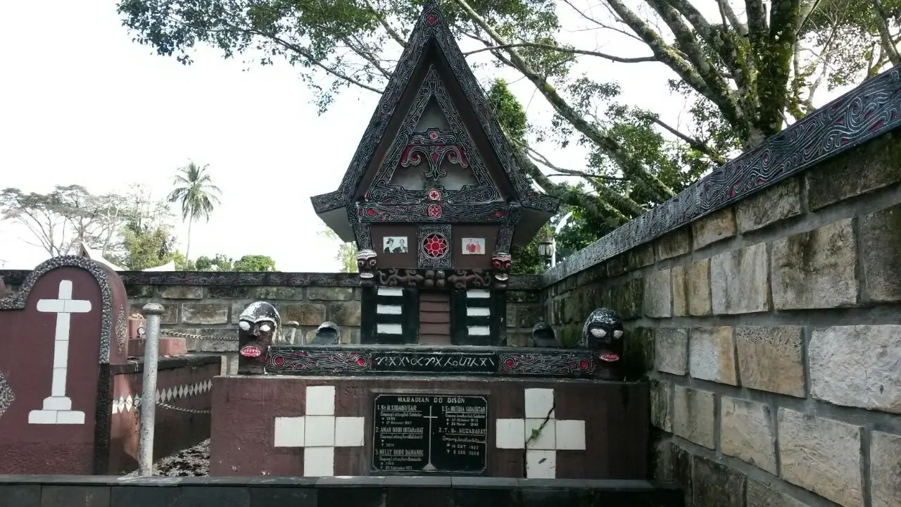 Makam para raja Batak marga Sidabutar di Desa Tomok, Pulau Samosir, Danau Toba (Rizki Akbar Hasan/Liputan6.com)