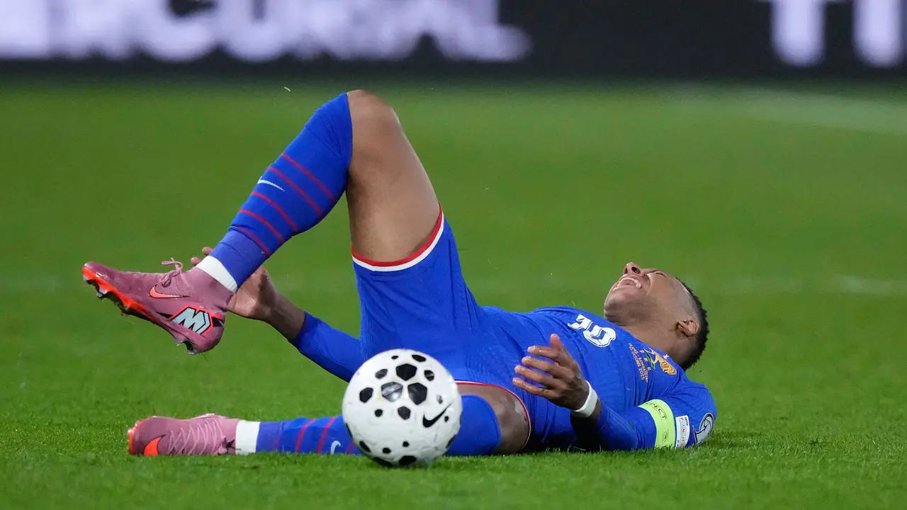 Foto: Penampilan Apik Kylian Mbappe Dibayar dengan Cedera saat Laga Kualifikasi Piala Dunia 2026
