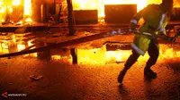 Api Dipadamkan, Belasan Kamar Kos dan 9 Rumah Warga Hangus
