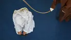 Seorang wanita (kiri) dicambuk oleh anggota polisi Syariah sebagai hukuman karena tertangkap basah dengan seorang pria di Banda Aceh, Aceh, Rabu (7/6/2023). (CHAIDEER MAHYUDDIN/AFP)