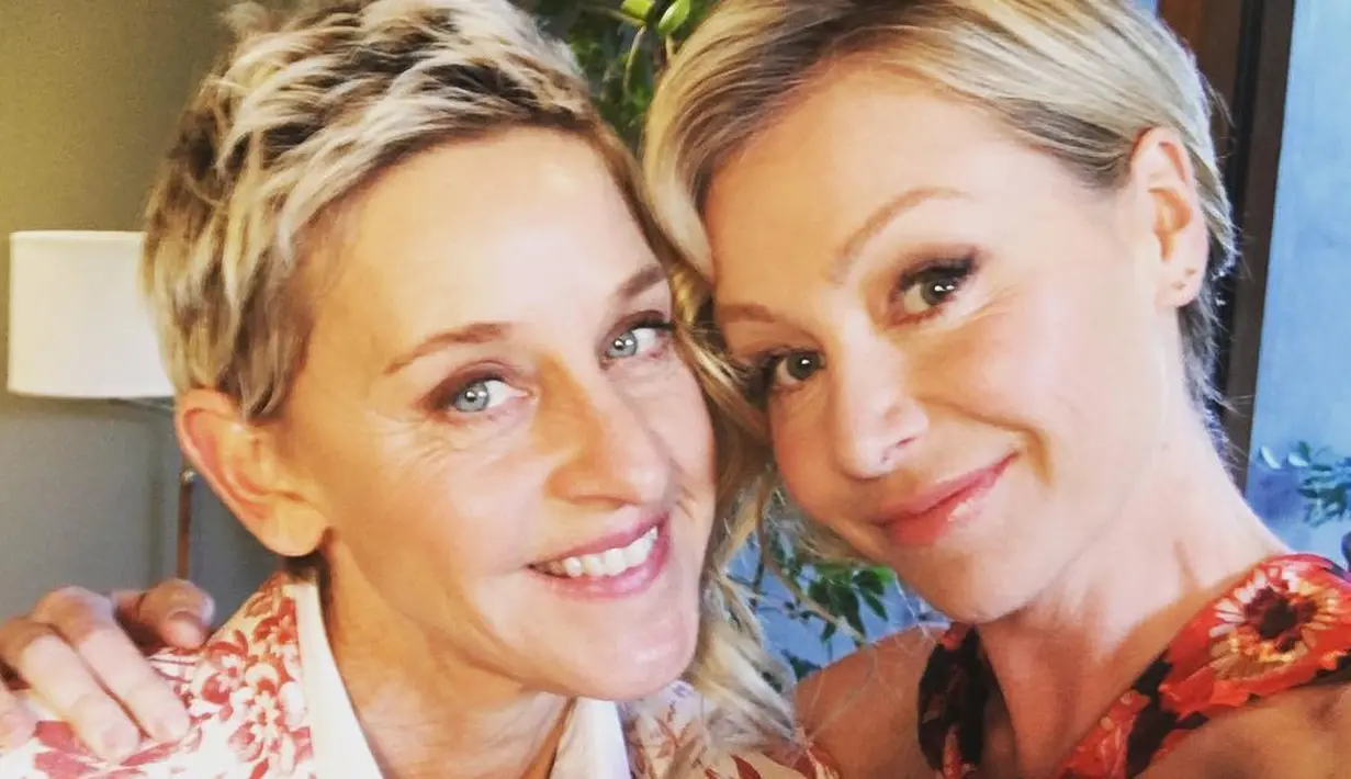 Ellen DeGeneres memang terkenal sangat mesra dengan istrinya, Portia de Rossi. Mereka bahkan kerap memamerkan kekompakannya dalam acara The Ellen Show. (instagram/portiaderossi)