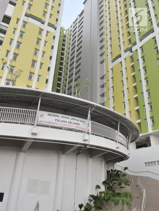 Suasana rumah susun sewa (Rusunawa) Pasar Rumput, Jakarta, Senin (15/7/2019). Rusunawa ini memiliki tiga tower setinggi 25 lantai dengan jumlah unit hunian sebanyak 1.984 unit dan 1.314 kios. (merdeka.com/Iqbal S. Nugroho)