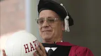 Tom Hanks dapat gelar kehormatan dari Harvard. (AP Photo/Steven Senne)