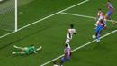 Pemain berkebangsaan Prancis tersebut sukses menjebol gawang Rayo Vallecano setelah memanfaatkan rebound tendangan Adam Wharton pada menit ke-50. (AP Photo/Markus Schreiber)