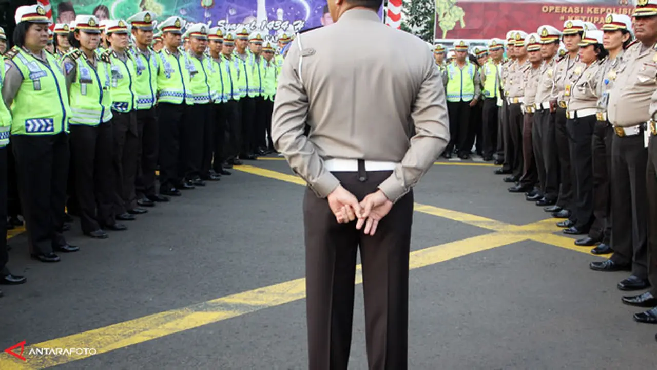 polisi-takbiran130807c.jpg