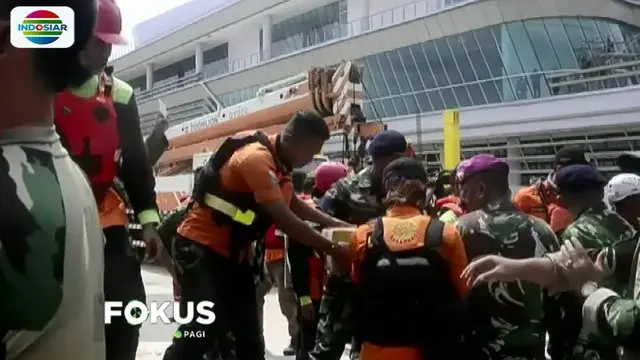 Mereka memilih bertahan di pulau tempat tinggalnya dengan beragam alasan, di antaranya masih menjaga harta bendanya yang tersisa.