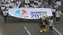 Maskot Asian Games 2018 yaitu Bhin-bhin memimpin parade saat melintasi Jalan MH Thamrin, Jakarta, Minggu (15/5). Para peserta akan berjalan kaki membentuk barisan dengan tujuan finis di Kemenkominfo. (Liputan6.com/Arya Manggala)